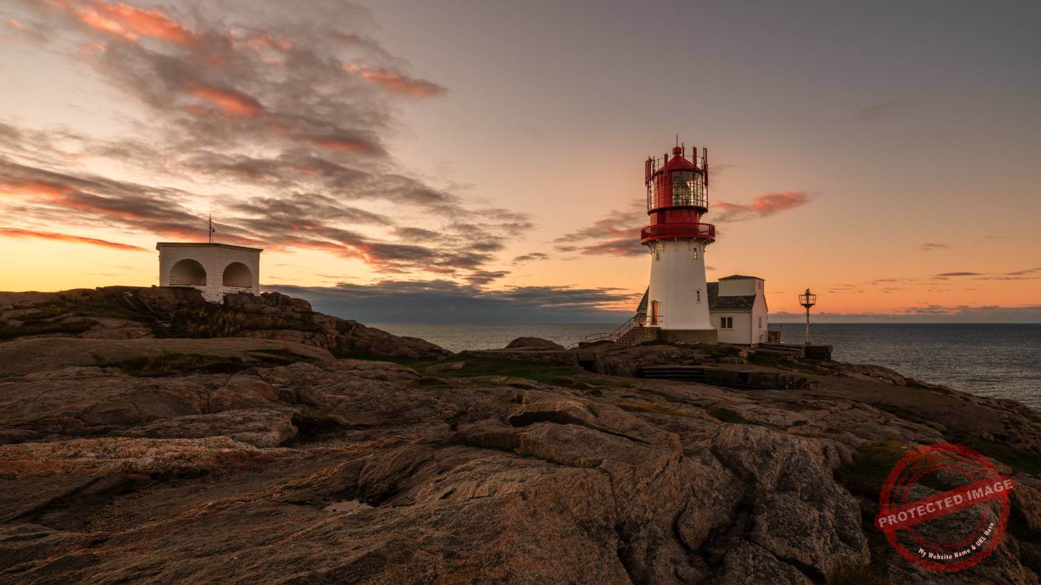 Norwegen_26 Das Lindesnes fyr ist Norwegens ältester und südlichster Leuchtturm bei Sonnenuntergang