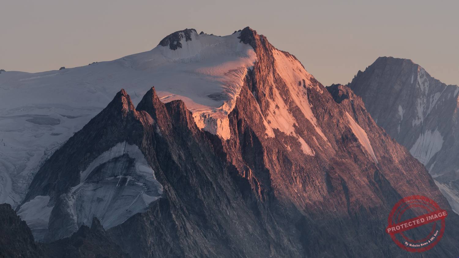 Wallis_9 Lonzahörner mit Alpenglow